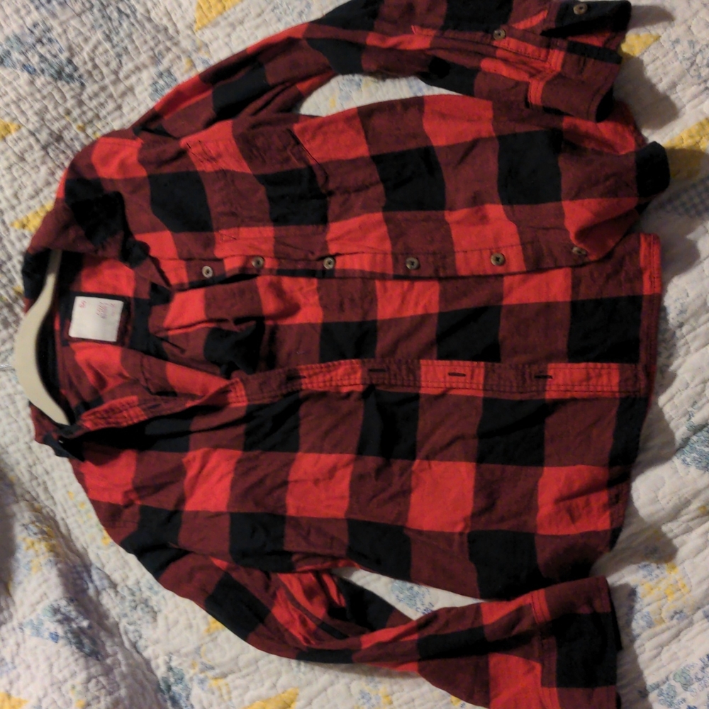 Red and black buffalo plaid flannel button down gently worn